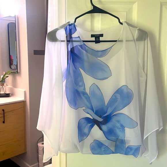 Elegant blouse white tank top attached - Picture 1 of 2